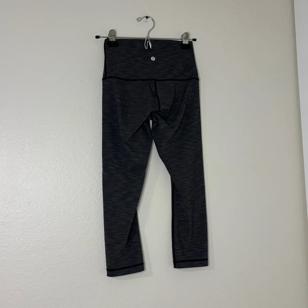 Lululemon Women Heather Gray Wunder Under High Rise Crop Leggings